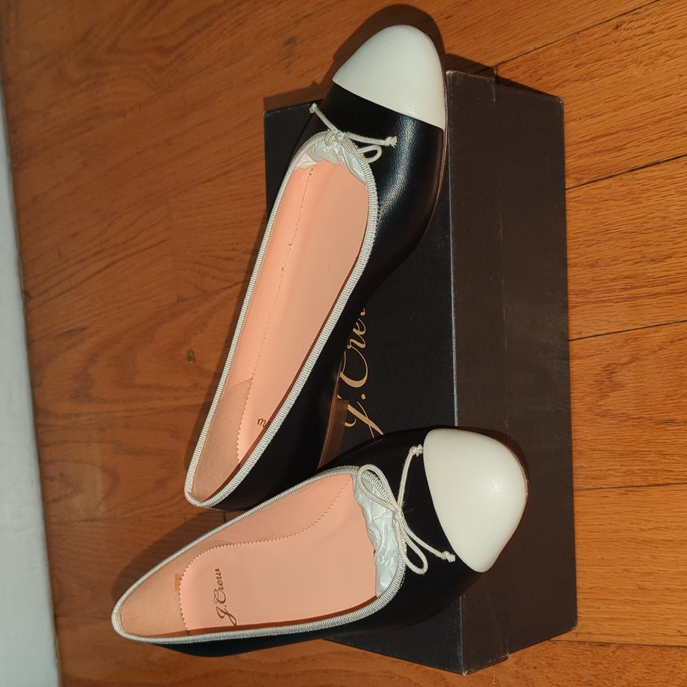 Size 8 Black and white new kiki ballet flats J.Crew